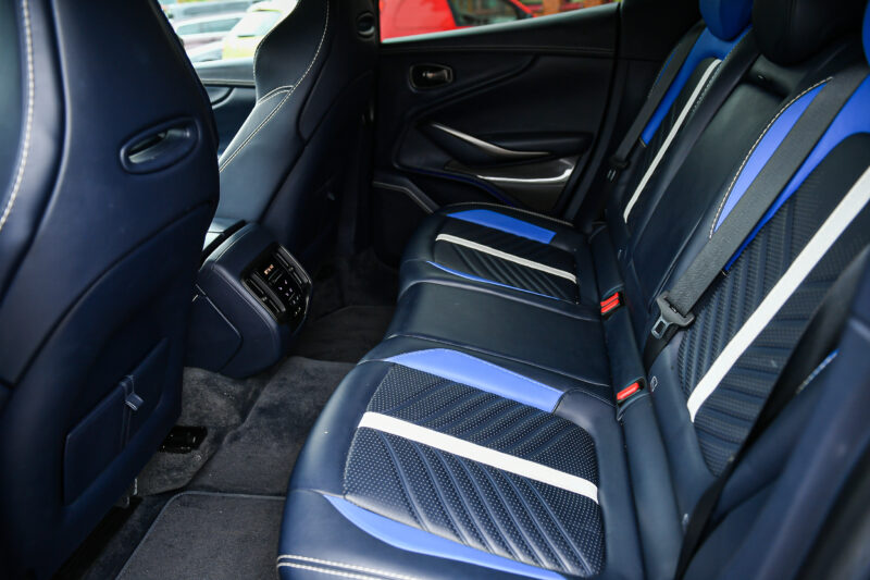 Samochód z wypożyczalni samochodów - Wypożycz Bus w Rzeszowie