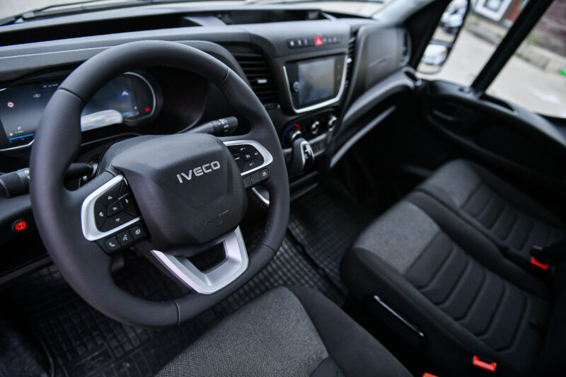 Samochód z wypożyczalni samochodów - Wypożycz Bus w Rzeszowie