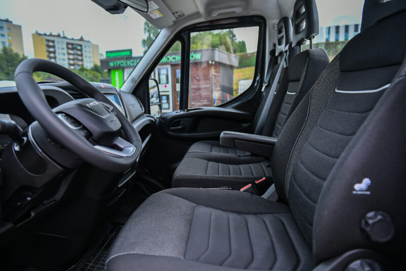 Samochód z wypożyczalni samochodów - Wypożycz Bus w Rzeszowie