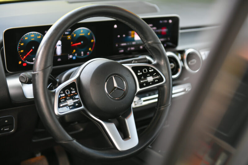 Samochód z wypożyczalni samochodów - Wypożycz Bus w Rzeszowie