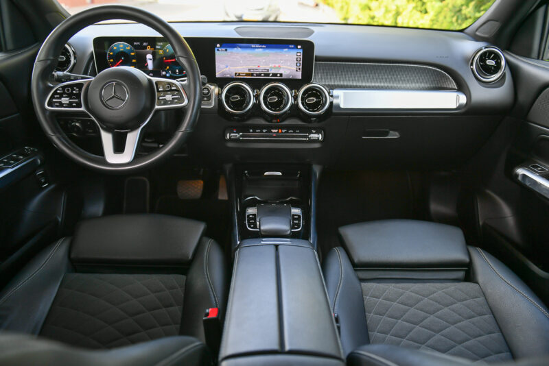 Samochód z wypożyczalni samochodów - Wypożycz Bus w Rzeszowie