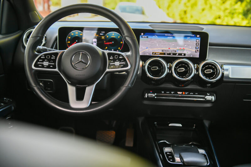 Samochód z wypożyczalni samochodów - Wypożycz Bus w Rzeszowie