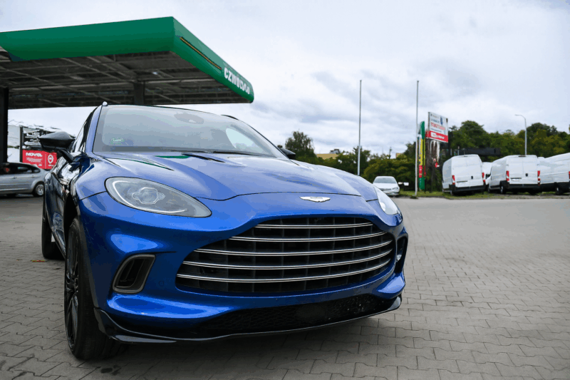 Samochód z wypożyczalni samochodów - Wypożycz Bus w Rzeszowie