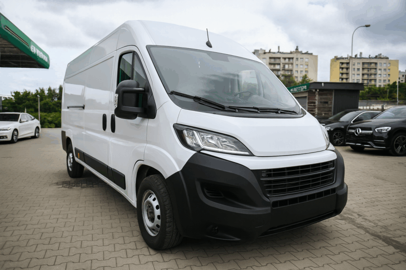 Samochód z wypożyczalni samochodów - Wypożycz Bus w Rzeszowie