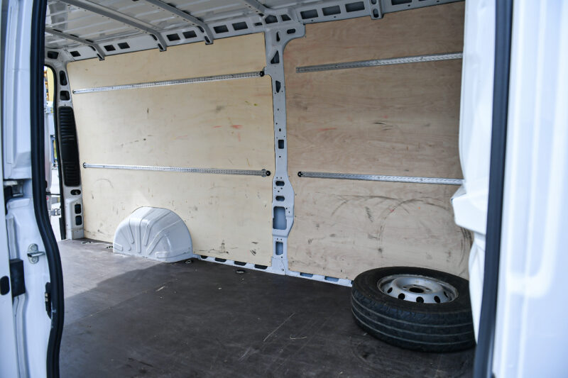 Samochód z wypożyczalni samochodów - Wypożycz Bus w Rzeszowie