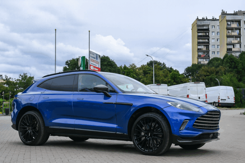 Samochód z wypożyczalni samochodów - Wypożycz Bus w Rzeszowie
