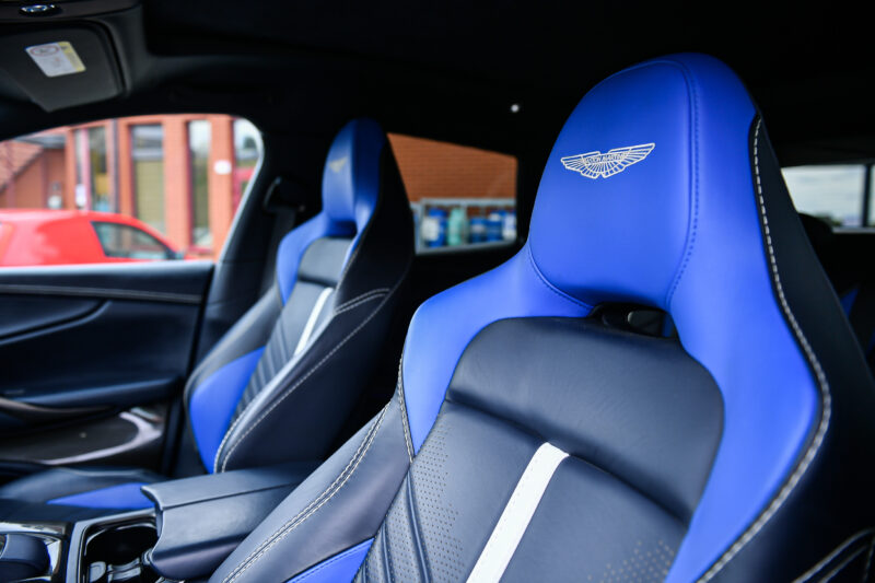 Samochód z wypożyczalni samochodów - Wypożycz Bus w Rzeszowie