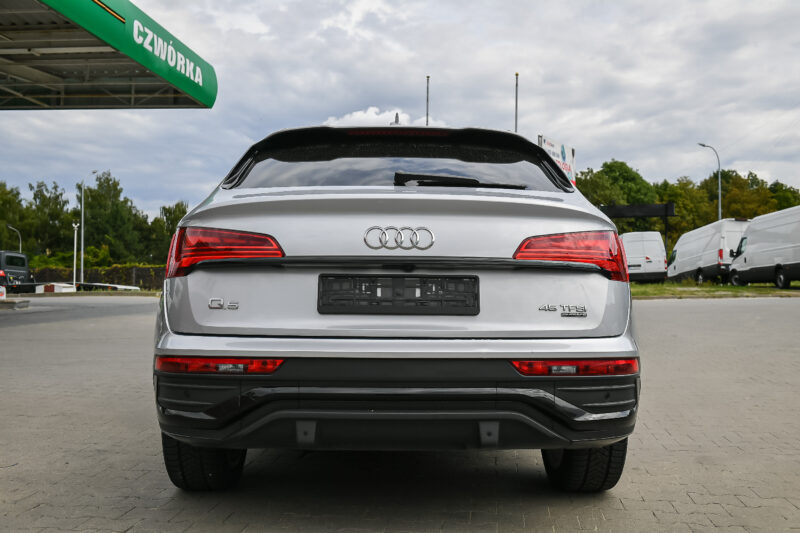 Samochód z wypożyczalni samochodów - Wypożycz Bus w Rzeszowie