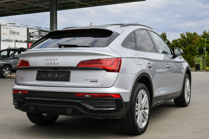 Samochód z wypożyczalni samochodów - Wypożycz Bus w Rzeszowie