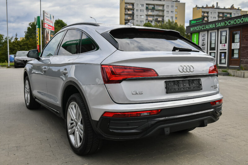 Samochód z wypożyczalni samochodów - Wypożycz Bus w Rzeszowie