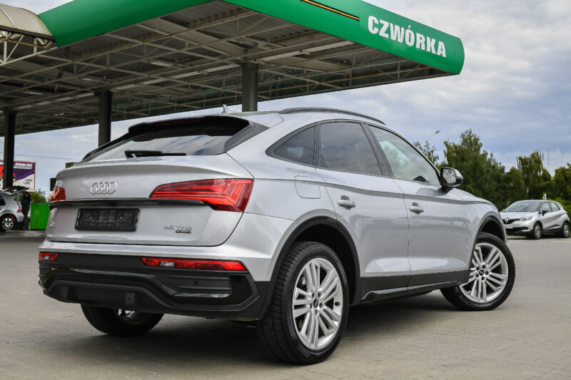 Samochód z wypożyczalni samochodów - Wypożycz Bus w Rzeszowie