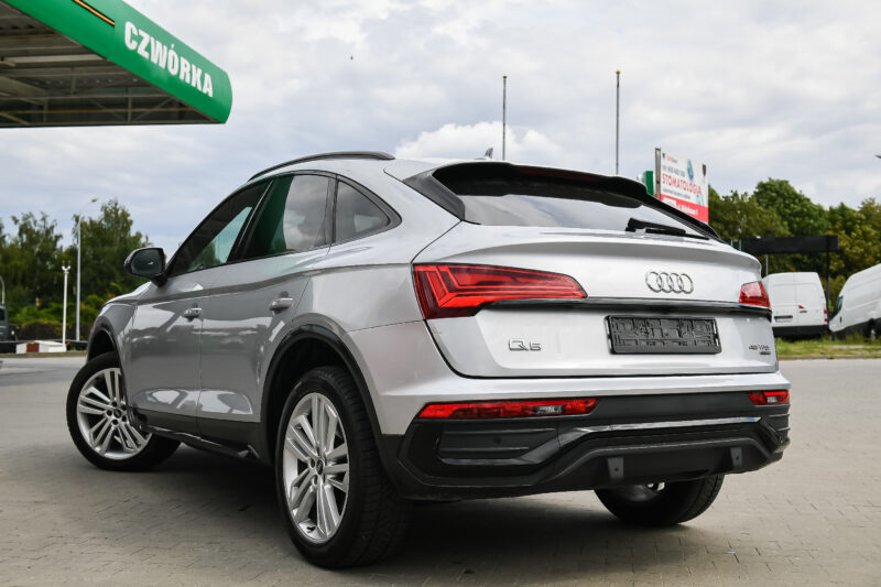 Samochód z wypożyczalni samochodów - Wypożycz Bus w Rzeszowie